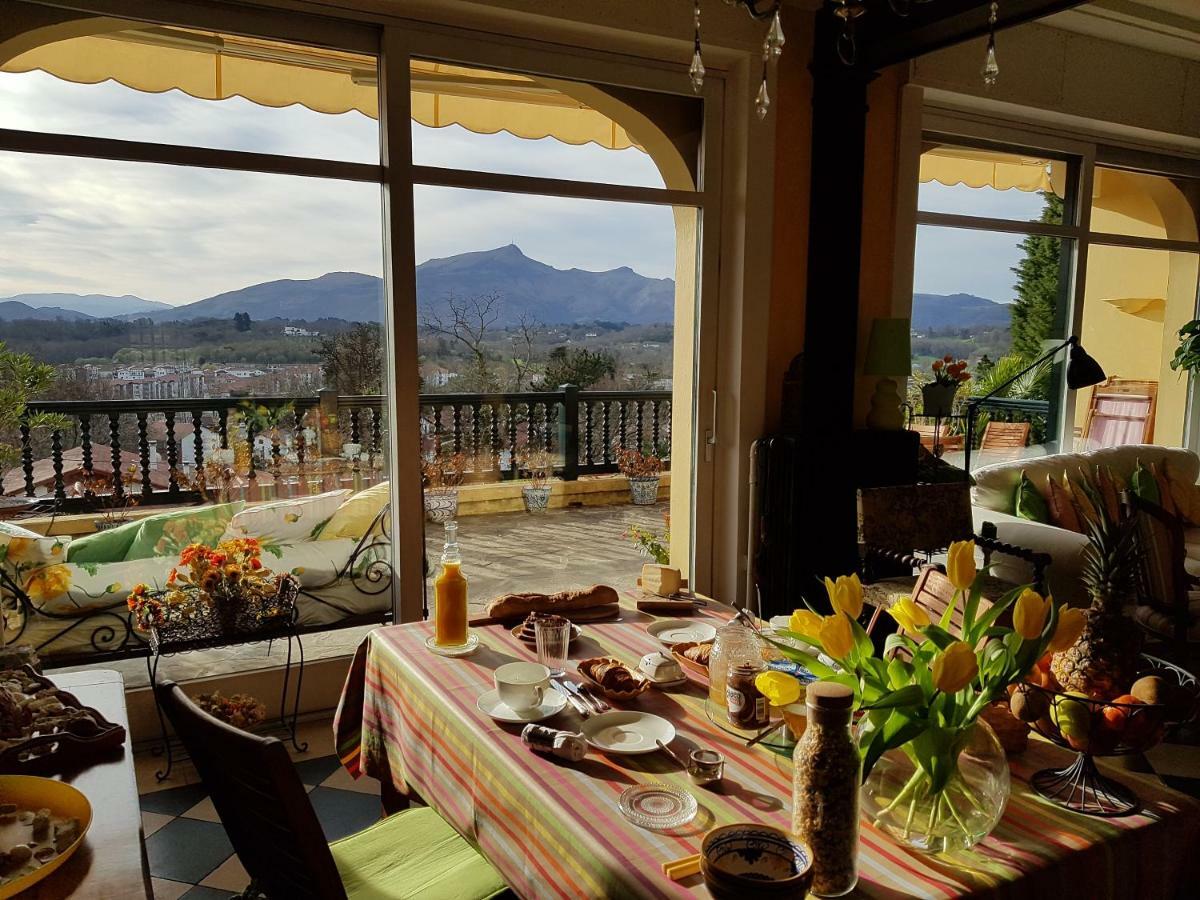 La Croix Basque Bed and breakfast *